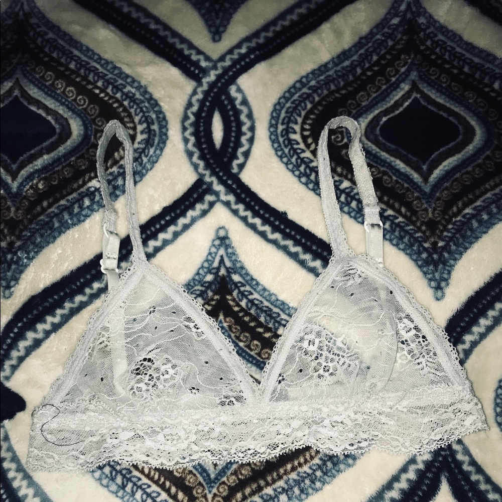 Greyish/white bralette
